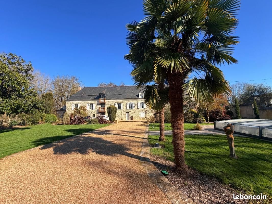 Maison 20 pièces 490 m² · à Segré-en-Anjou Bleu · 490 m² · 849 000 €