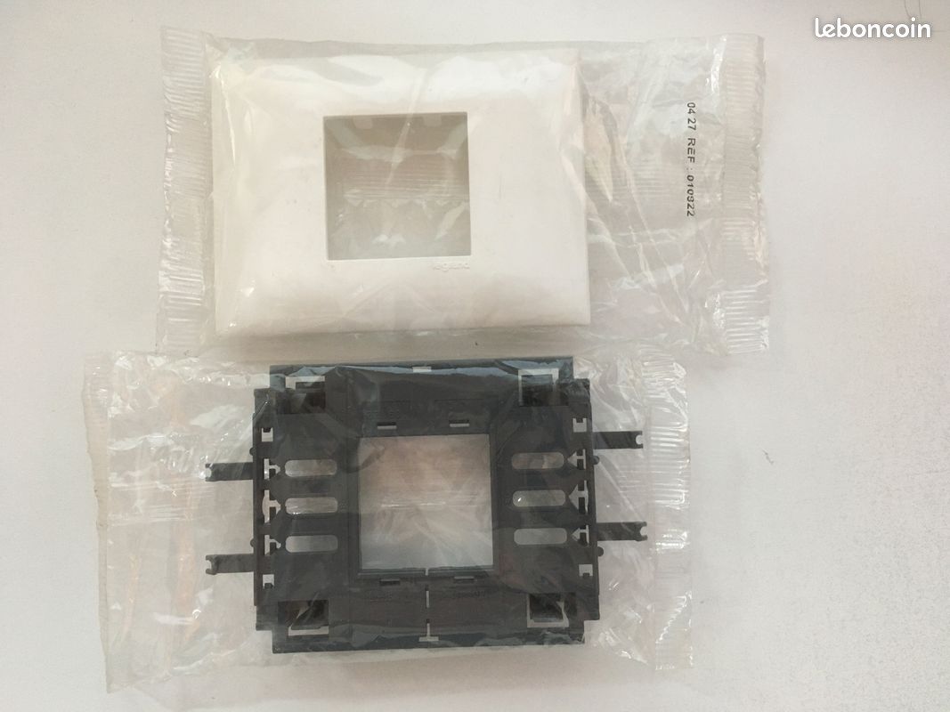 Support Legrand Mosaic 10956 - Pour Goulotte DLP, 6 Modules, Blanc