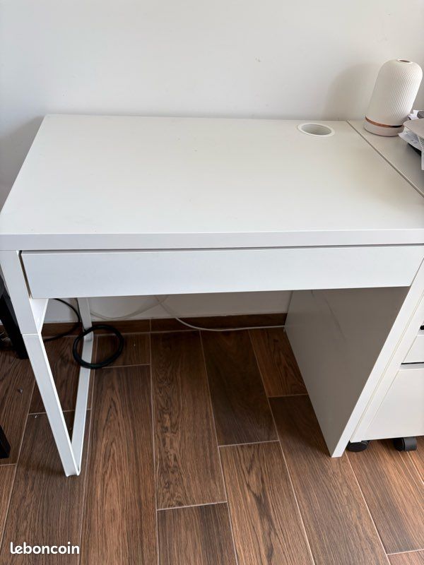 Bureau IKEA MICKE – Blanc/anthracite – 105x50x75 Cm – Neuf Sous Emballage