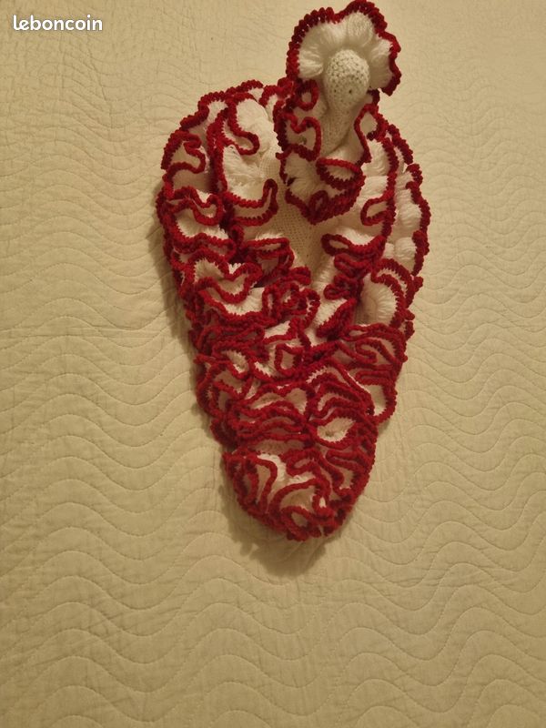 Poupée élégante avec robe tricotée à la main (image 1)