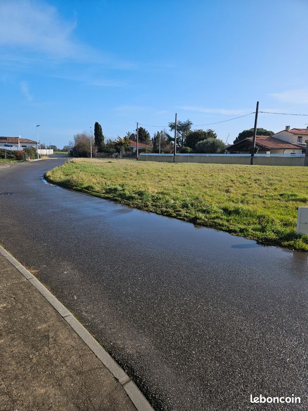 Terrain 996m² · à Daux · 170 000 €