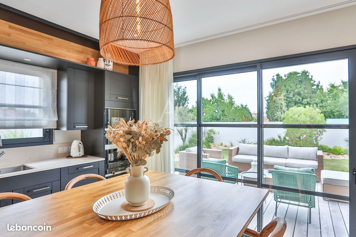 Maison 5 pièces 153 m² · à Longeville-sur-Mer · 153 m² · 1 515 €/mois