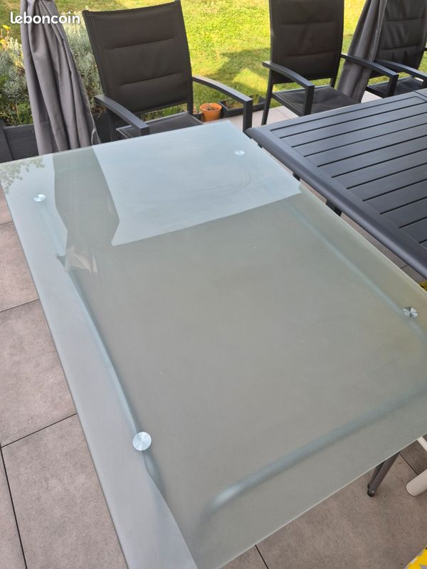 Table (image 3)