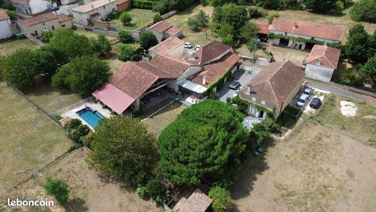 Maison 11 pièces 234 m²