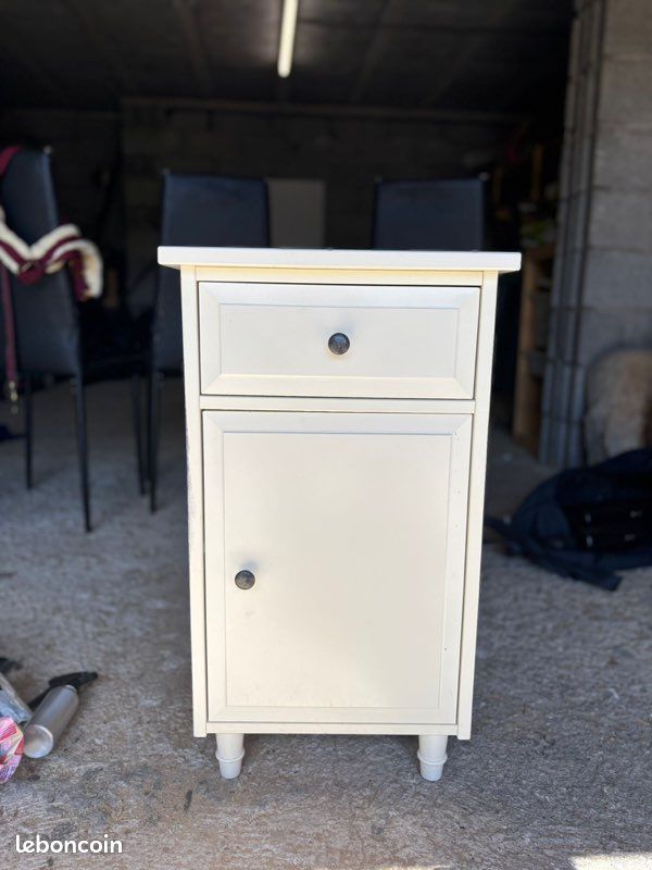 Table de chevet blanche (image 1)