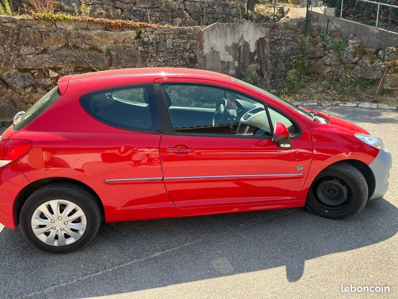 Vends Peugeot 207 1.4 VTi 95 ch (70 kW), 5 CV, boîte manuelle (image 3)