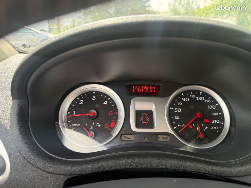 Renault CLIO III ESTATE 1.5 dci 70 cv Authentique (image 12)