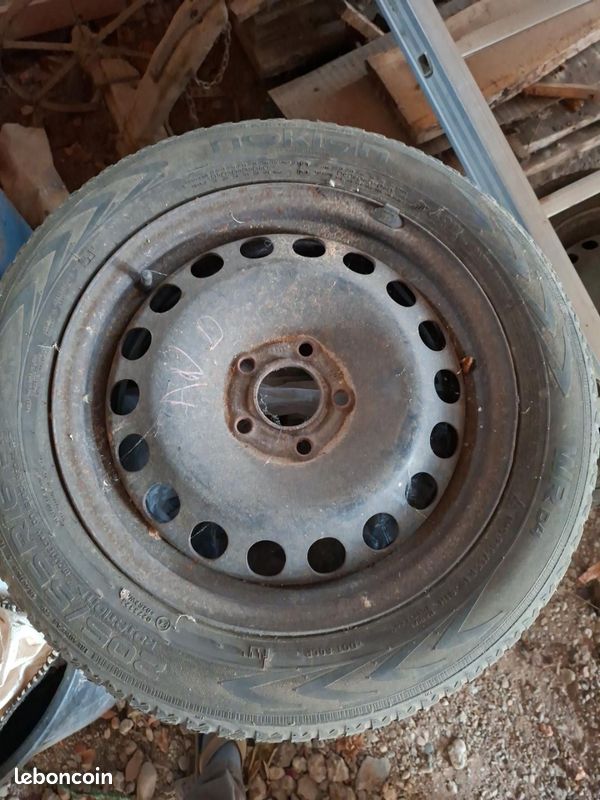 4 jantes tôle 16" Ford/Volvo + pneus hiver (image 1)