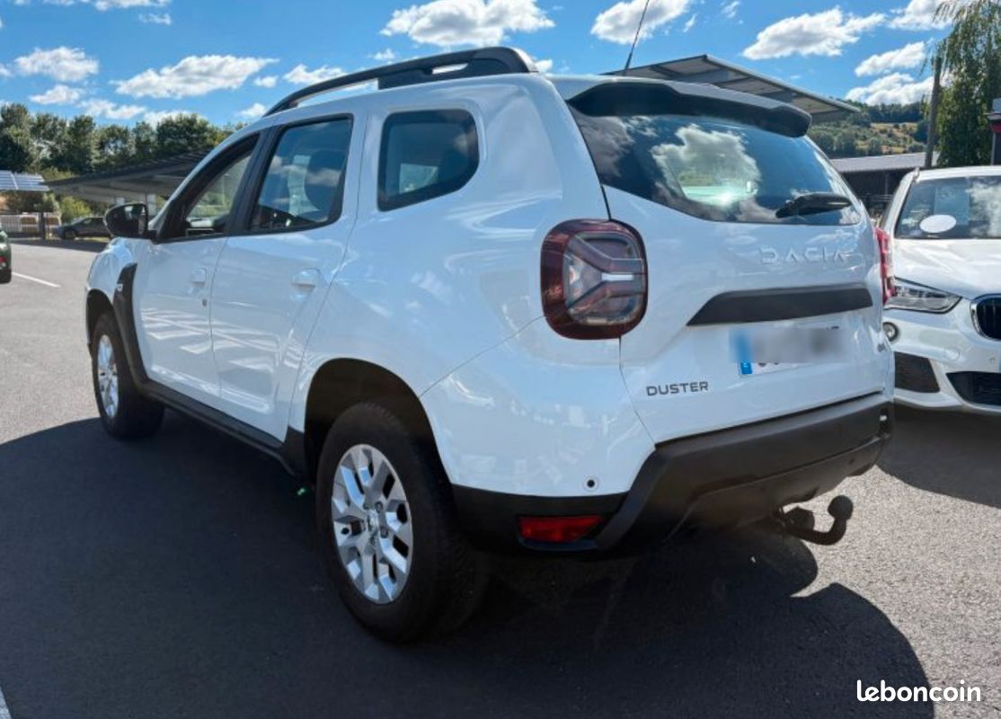 DACIA Duster 1.5 Blue dCi 115ch Expression 4x4 - Garantie 12 mois sur toute la France - (image 2)