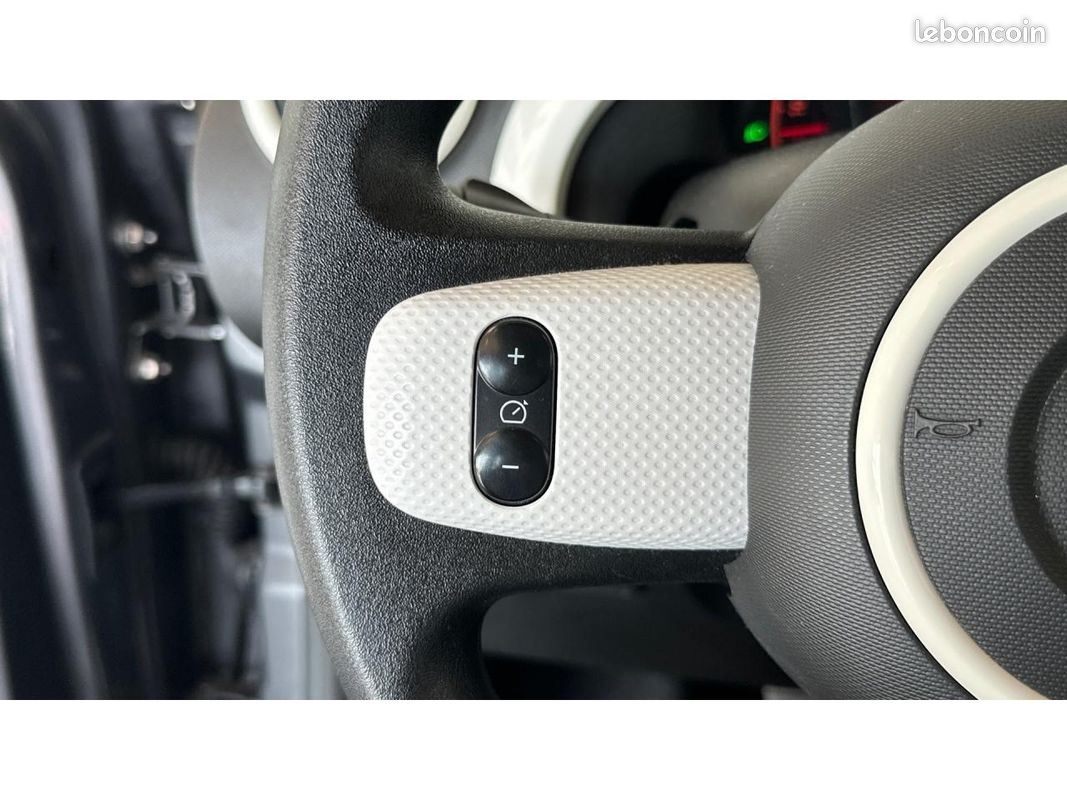 RENAULT TWINGO 1.0 Sce 65 ch - FAIBLE KILOMETRAGE - BLUETOOTH (image 17)