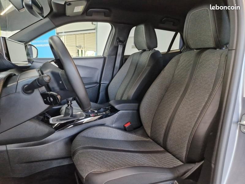 Peugeot 2008 1.2 100ch S&S Allure (image 13)