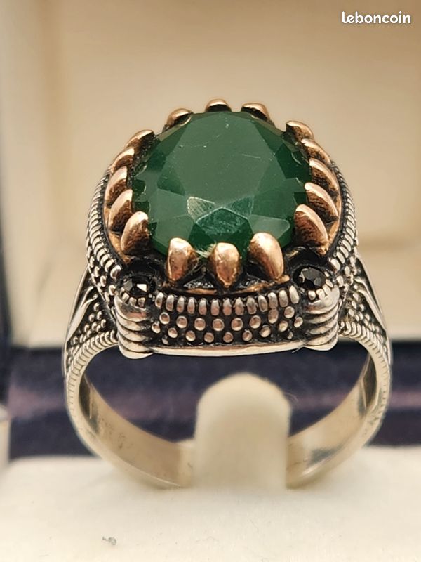 Bague Ancienne Chevalière Sculptée Argent/Métal Avec Gemme Verte - Bijou Vintage