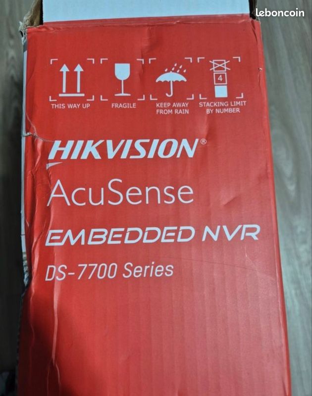 Enregistreur NVR Hikvision DS-7700 Series - Boîtier De Caméra Surveillance SmartCam