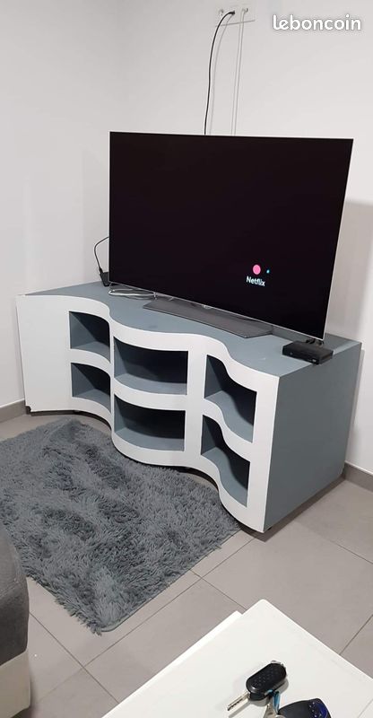 Meuble télé gris et blanc (image 1)