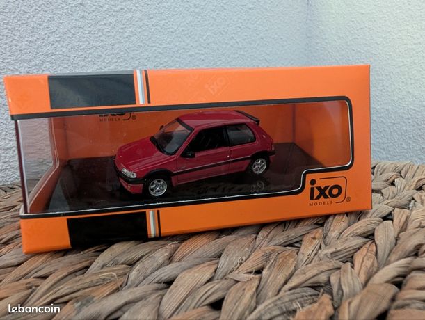 Miniature Ixo 1/43 – Peugeot 106 XSI 1993 Noire – Très Bon état Avec Boîte