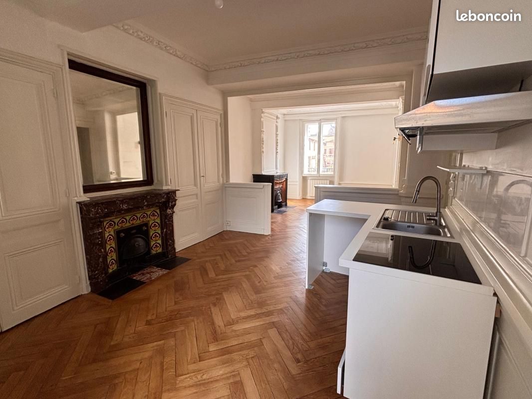 Appartement 2 pièces 49 m² · à Saint-Genis-Laval · 49 m² · 769 €/mois
