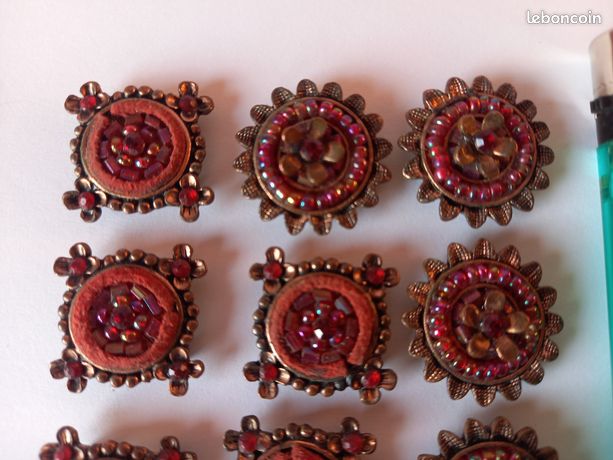 Lot De 9 Boutons Vintage En Résine Cuivrée - Fleur Ajourée - 15 Mm - Années 50 - Origine France