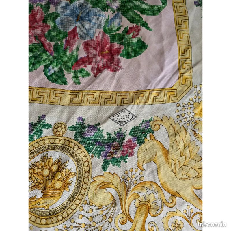 Foulard Versace Vintage En Soie - Modèle Floral Brodé Argenté (État Impeccable)