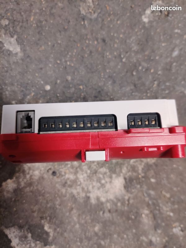 Schneider XENTA121FC230VC Régulateur pour ventilo-convecteur et pompe à chaleur (image 2)