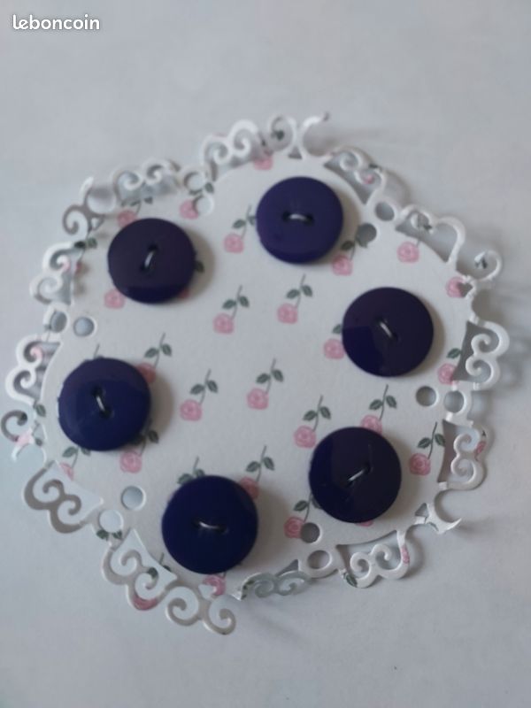 Lot de 6 boutons violets (image 1)