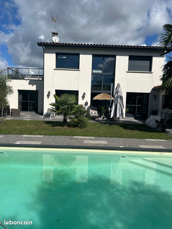 Maison 9 pièces 210 m² · à Quincieux · 210 m² · 689 000 €