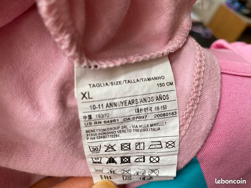 2 tee-shirts fille (taille 10-11 ans - Adidas et Benetton) (image 9)