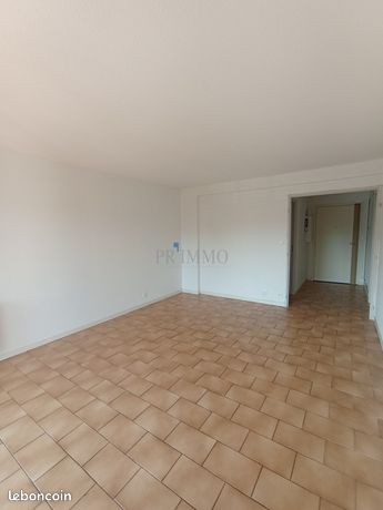 https://img.leboncoin.fr/api/v1/lbcpb1/images/00/e9/0d/00e90d8188a9873d24cfabae8e8c7f62a26a4729.jpg?rule=ad-image