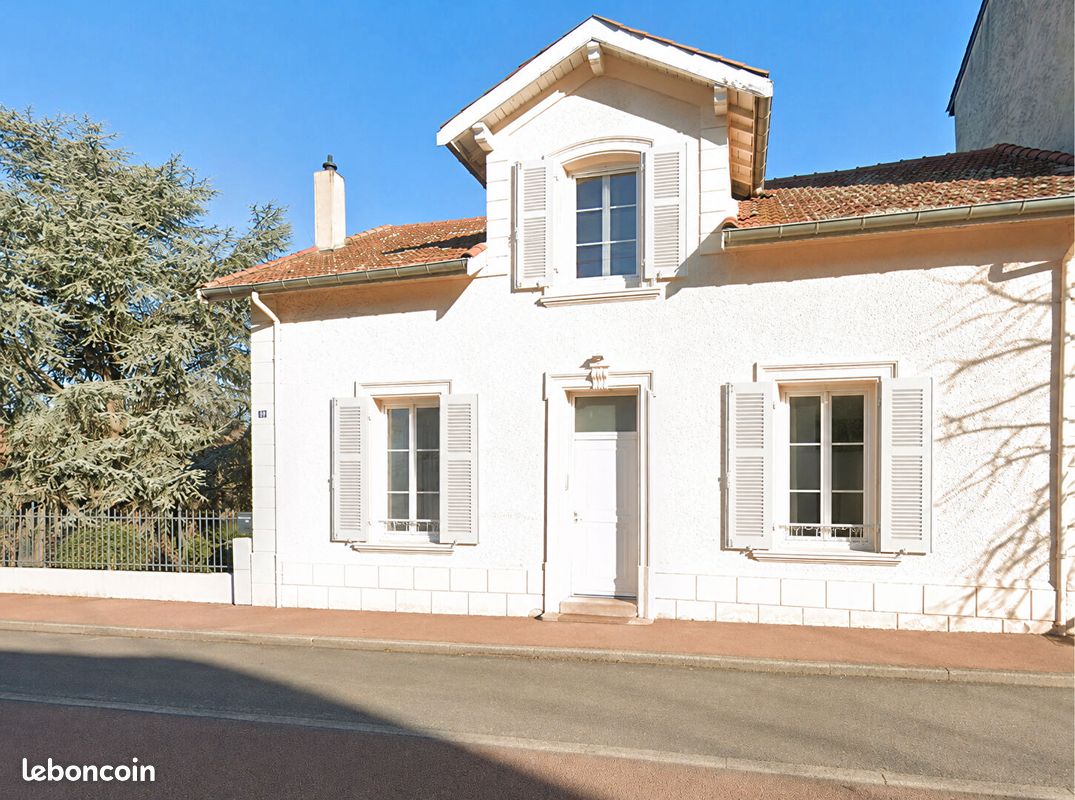 Maison 9 pièces 196 m² · à Montbrison · 196 m² · 253 000 €