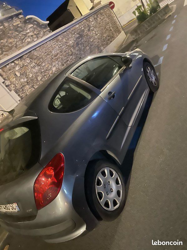 Peugeot 207 (image 1)