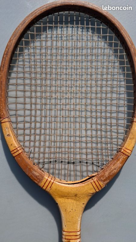 Lot Vintage : Ancienne Raquette De Tennis + Livre Ancien + Carte Postale Ancienne