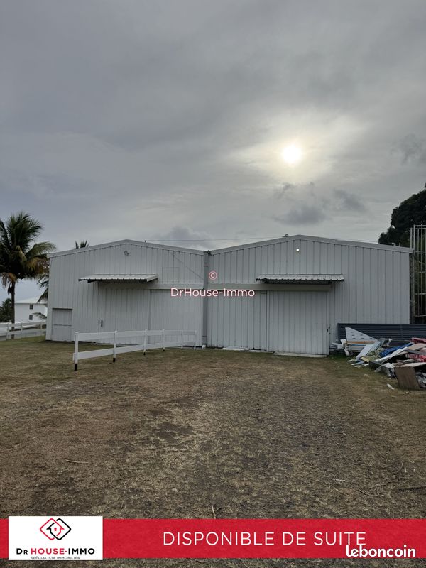 Local commercial 2 pièces 250 m² · à Le Lamentin · 250 m² · 3 000 €