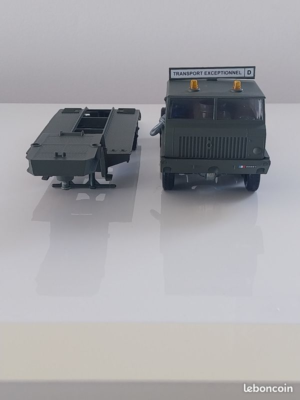 Le Berliet T12 semi porte char en miniature par Solido au 1/50e incomplet Le Berliet T12 semi porte char en miniature par Solido au 1/50e incomplet