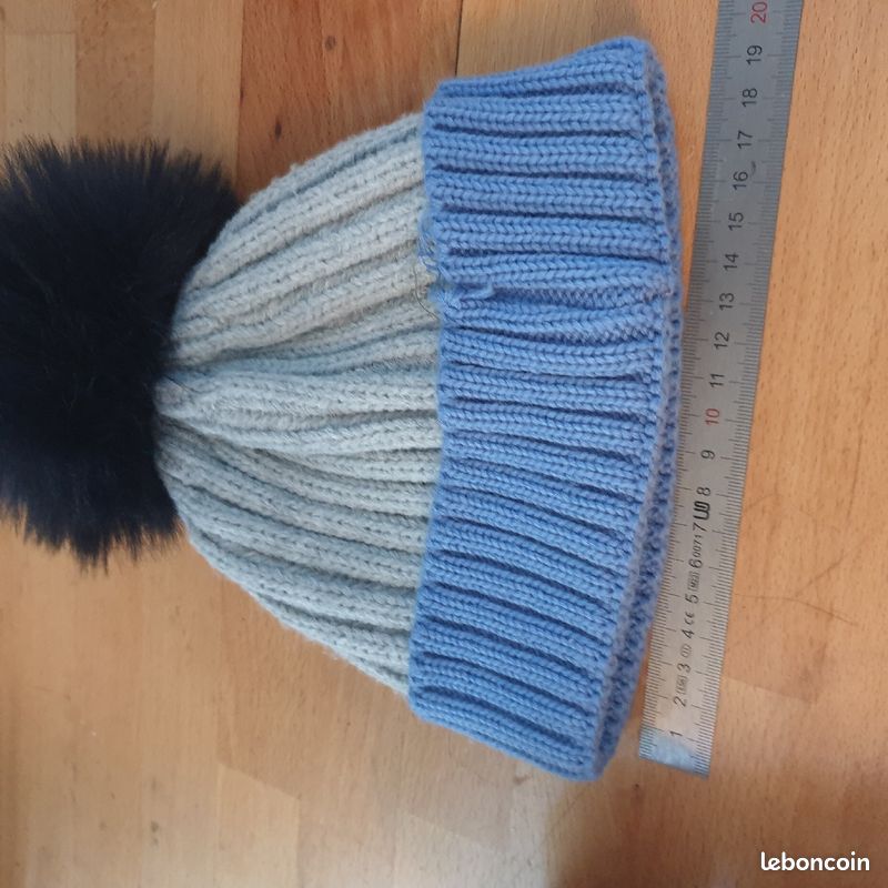 Bonnet petite taille avec ponpon (image 2)