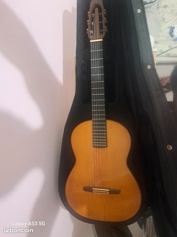 Guitare Classique de Luthier - Gérard Audirac (2010) - Ouïe sur éclisse (image 3)