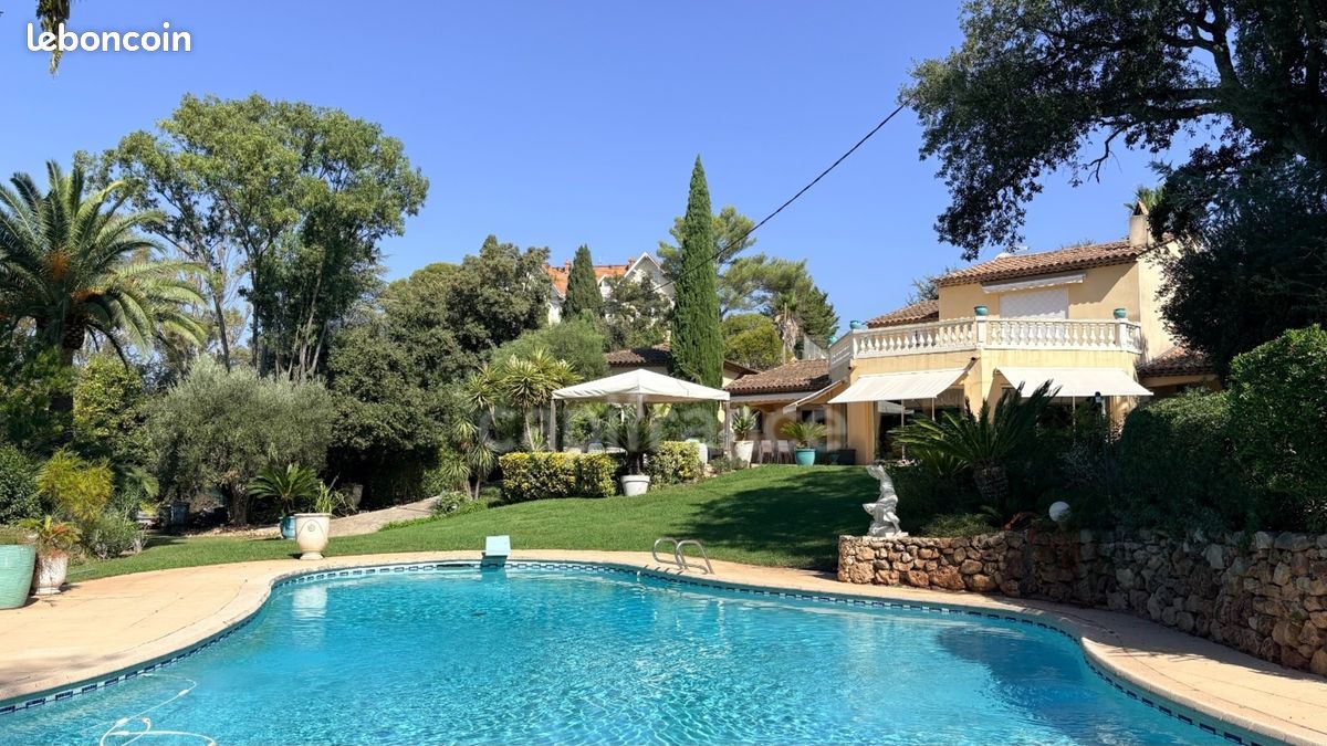 Maison 6 pièces 300 m² · à Saint-Raphaël · 300 m² · 3 200 000 €