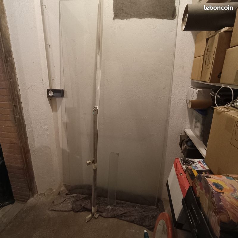 Paroie fixe de douche en verre avec tablette (image 1)