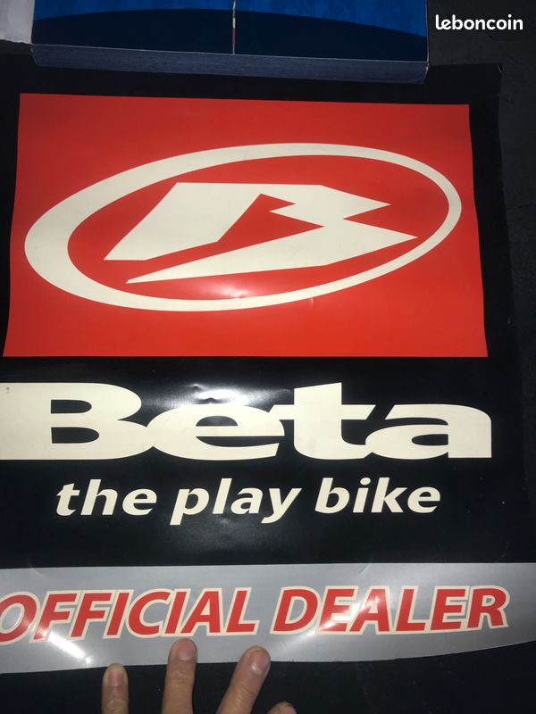 Publicité Affiche vitrine autocollant sticker beta officiel (image 1)