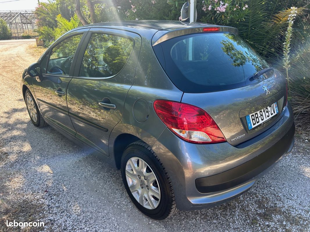 Peugeot 207 1.4 75 cv 5 porte 2ème Main (image 3)