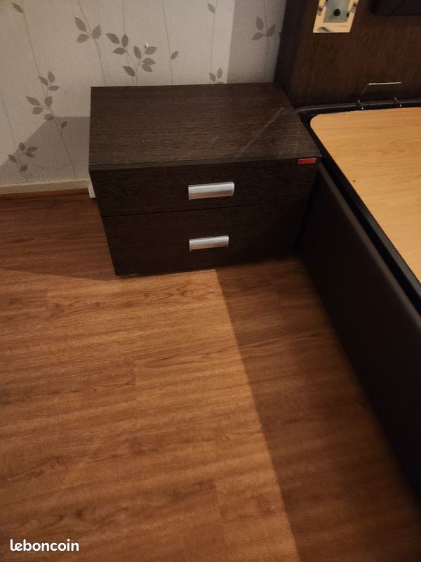 Urgent Chambre à coucher très bon état (image 6)