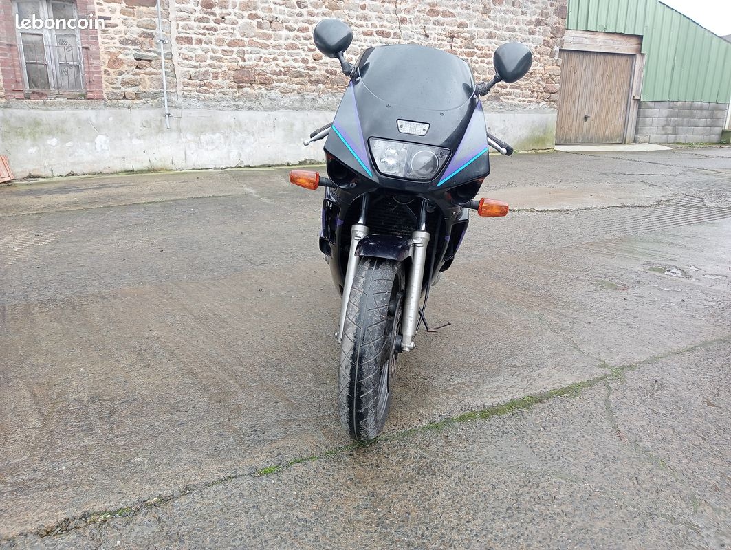 Nombreuses pièces yamaha 600 fzr 3HE 1991/1993 réf 0007 - Équipement moto