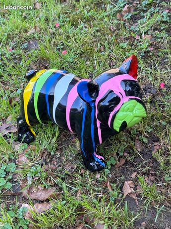 Statue Chien Bouledogue Anglais – Résine – Fond Noir Splash – Hauteur 20 Cm – Neuf