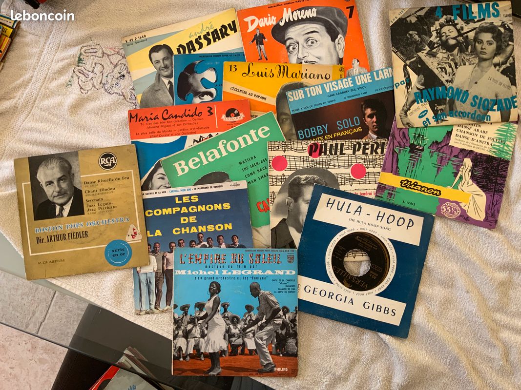 Lot de vinyles 45 tours des années 50 et 60 (image 1)