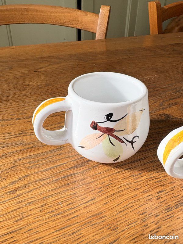 2 petites tasses blanche en terre cuite décoré (image 3)
