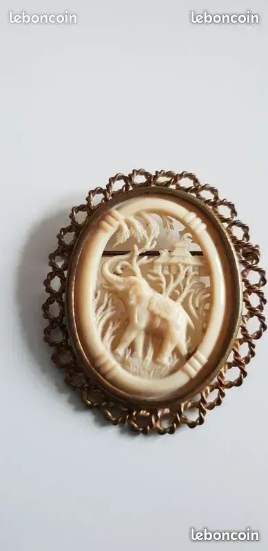Broche Vintage Années 50 – Éléphants En Celluloïd Et Bois, Porte-bonheur, Beige
