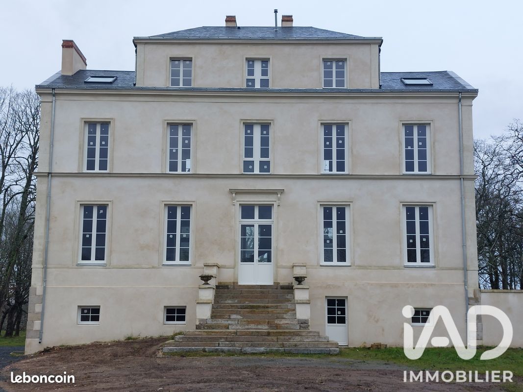 Maison 15 pièces 325 m² · à Les Sorinières · 325 m² · 830 000 €