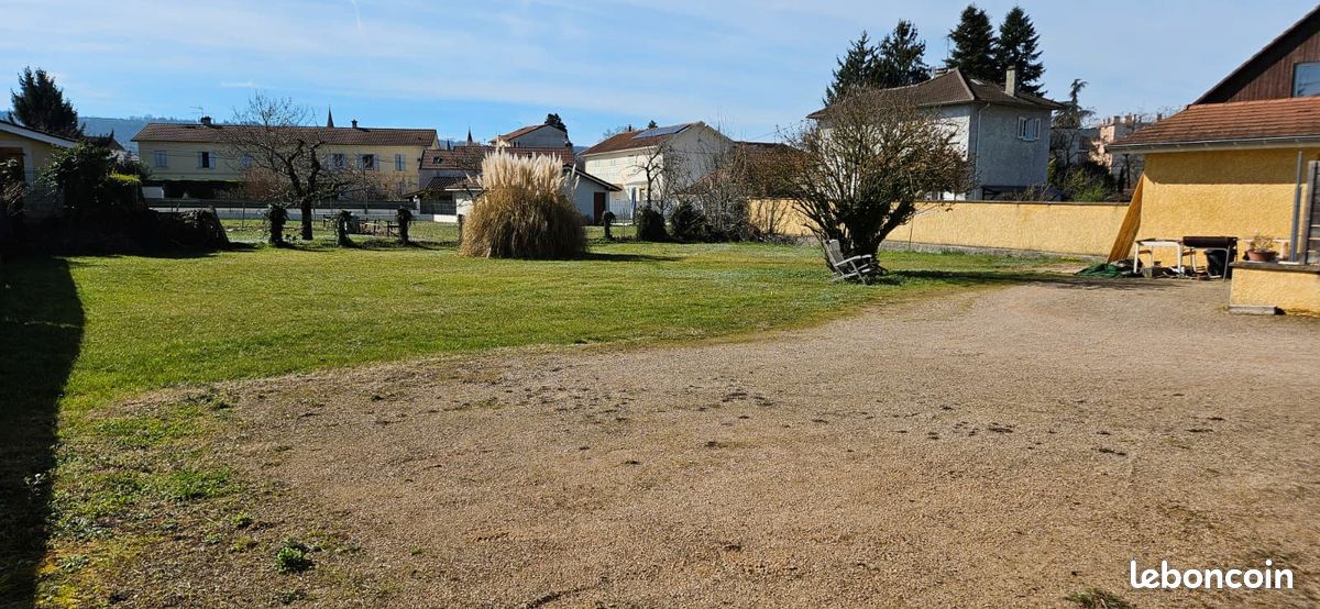 Terrain 800 m² · à Bourgoin-Jallieu · 800 m² · 340 000 €