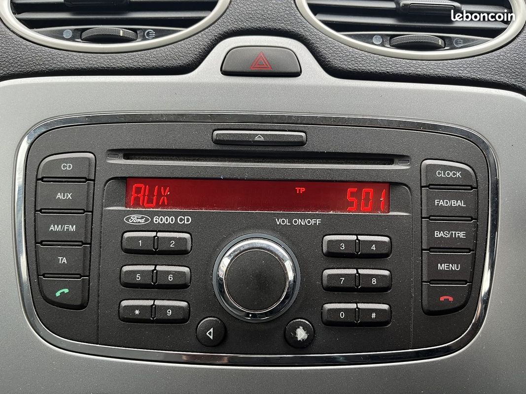 Ford FOCUS 1.6 100CH GHIA BVA 4P (VOLANT À DROITE) (image 13)