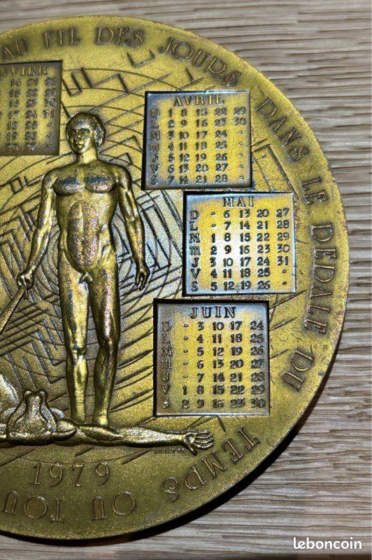 Magnifique et Rare Médaille en Bronze Calendrier Année 1979 (image 7)