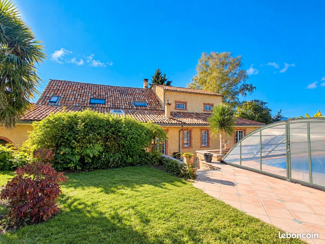 Maison 8 pièces 248 m² · à Saint-Laurent-de-Neste · 248 m² · 347 500 €