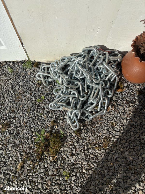 À vendre chaîne métallique de 12 (image 1)